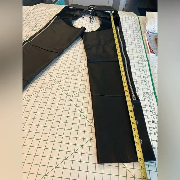 Harley Davidson women’s black leather chaps excellent condition buckle lace up - Picture 9 of 16